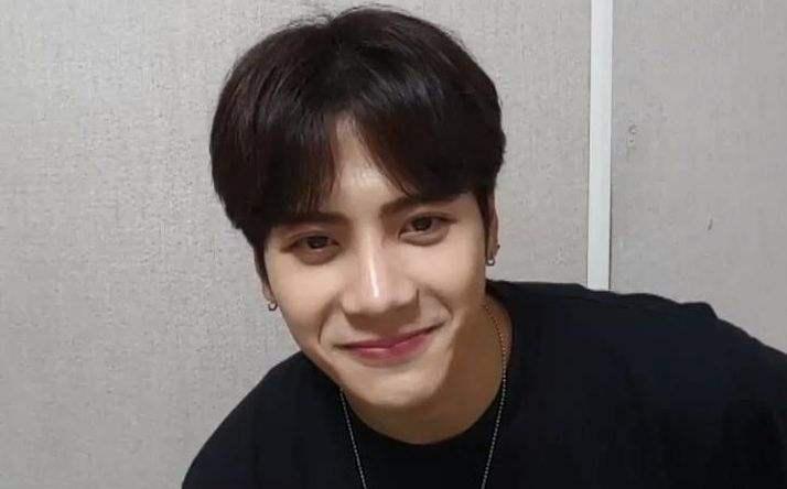 王嘉尔女朋友姜茶资料照片(王嘉尔个人资料简介及女朋友)