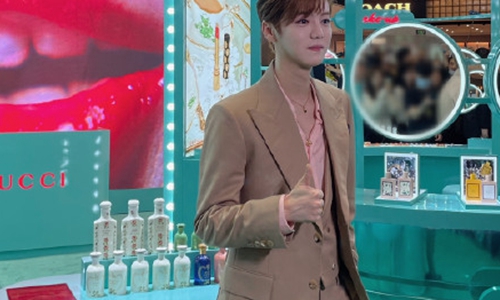 鹿晗直播表示化妆不分性别(鹿晗说化妆不分性别)