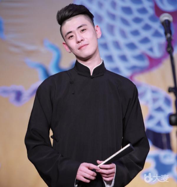 张云雷南京坠落站台事件回顾(南京南站张云雷坠楼事件)