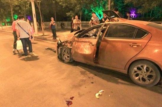 金希澈为什么叫亲哥、希峰？金希澈车祸后留