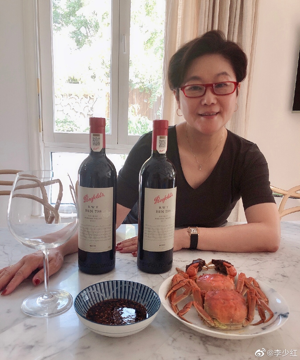 李少红是第几代导演第五代吗？她和杨洋是什(李少红杨洋不想评价)