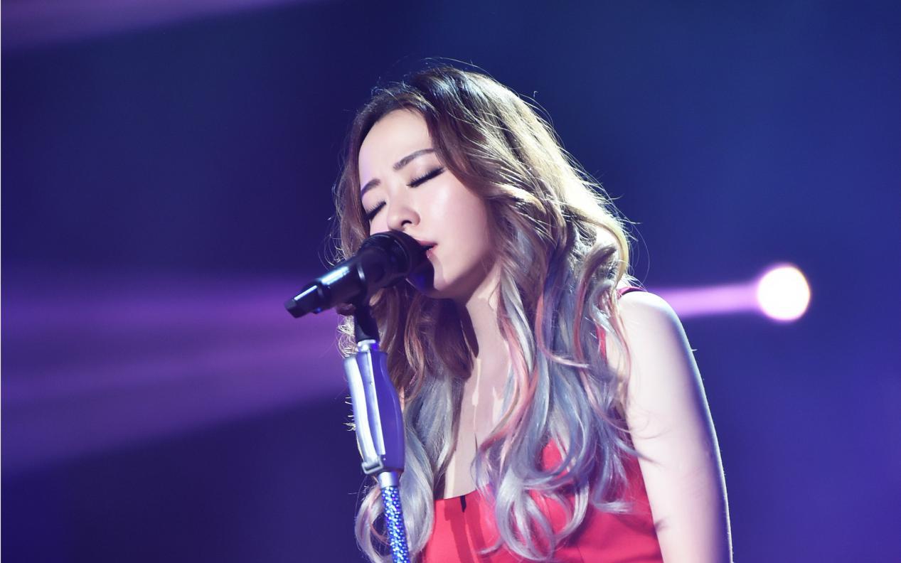 为什么很多粉丝说张靓颖是冯柯的奴?张靓颖