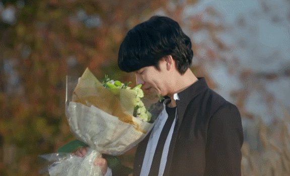 金希澈为什么叫亲哥、希峰？金希澈车祸后留