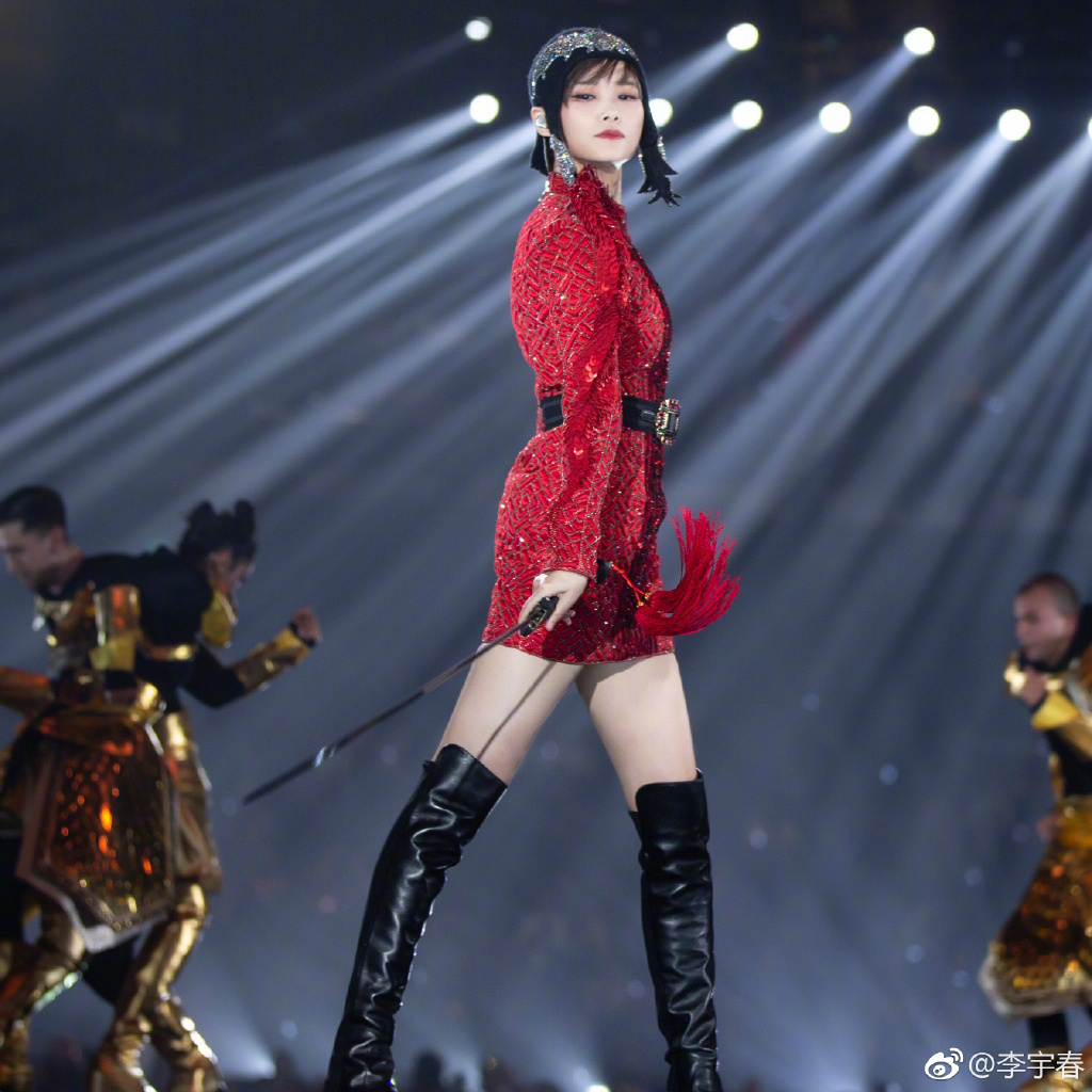 李宇春为什么都是压轴她什么咖位(李宇春咖位有谁能压)