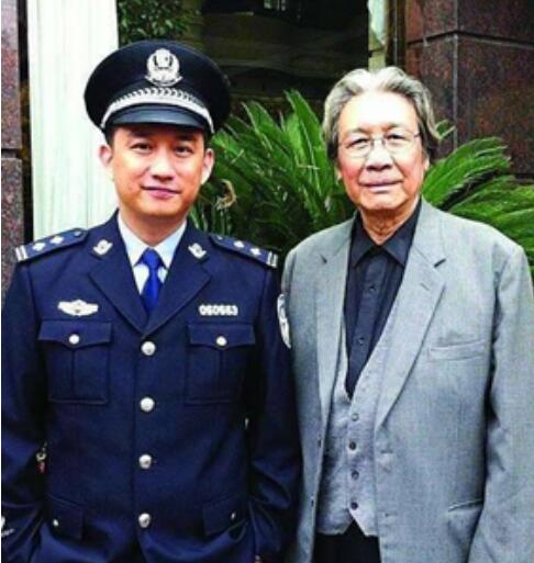 黄小立的夫人曹立乐资料照片(黄小立父亲)