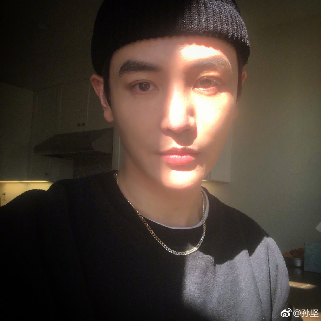 明星大侦探孙坚恶心没礼貌是怎么回事(孙坚参加明星大侦探)