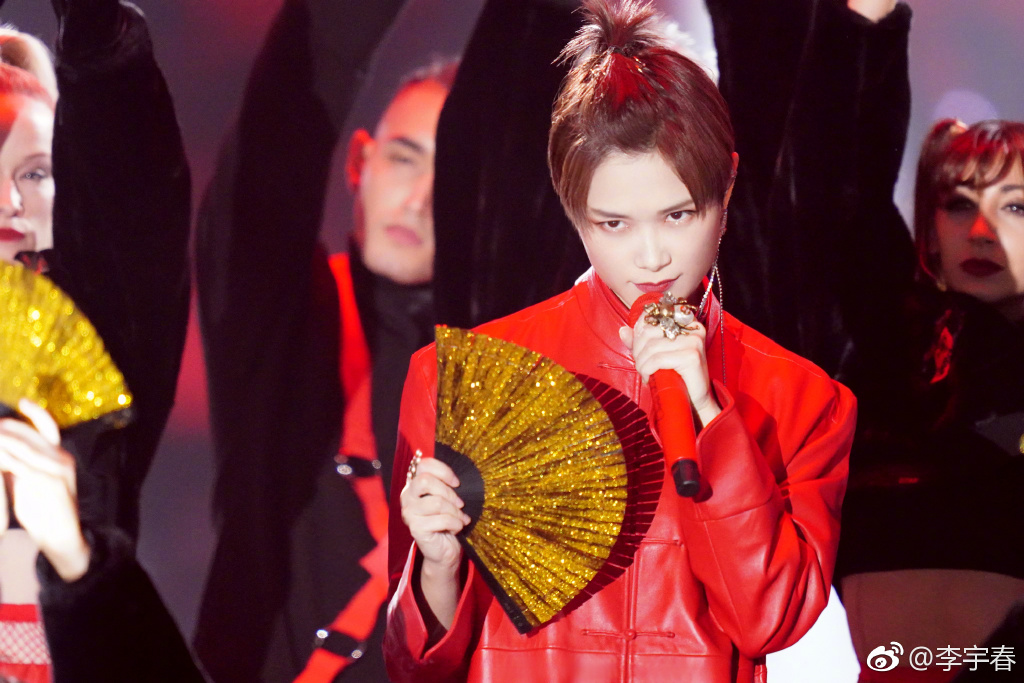 李宇春为什么都是压轴她什么咖位(李宇春咖位有谁能压)