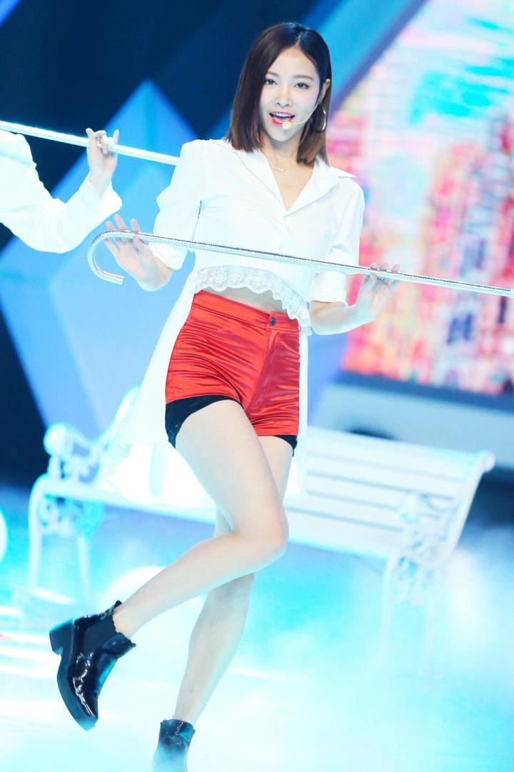 吴哲晗为什么叫人人?吴哲晗许佳琪微博吵架 吴哲晗为什么叫人人?吴哲晗许佳琪微博吵架