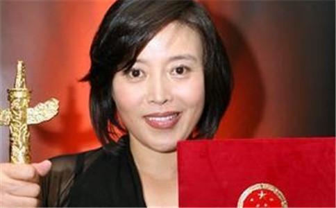 丁嘉丽谈牛奶真相视频(丁嘉丽说牛奶加牛尿是真的吗)