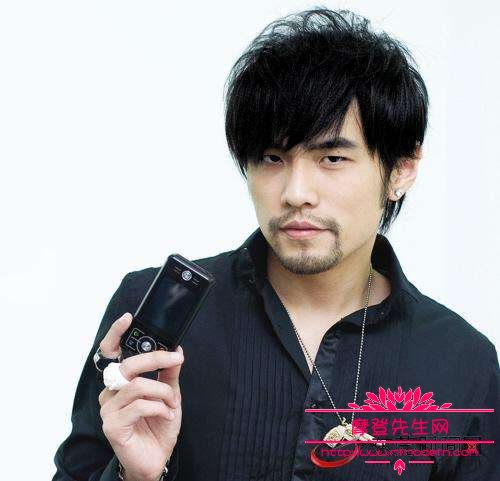 周杰伦的胡子是天然的还是种植的？周杰伦留(周杰伦为什么喜欢留胡子)