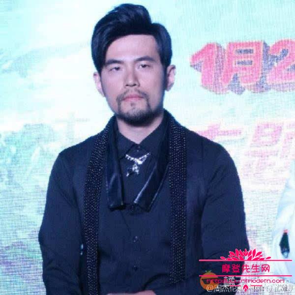 周杰伦的胡子是天然的还是种植的？周杰伦留(周杰伦为什么喜欢留胡子)