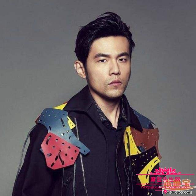 周杰伦的胡子是天然的还是种植的？周杰伦留(周杰伦为什么喜欢留胡子)