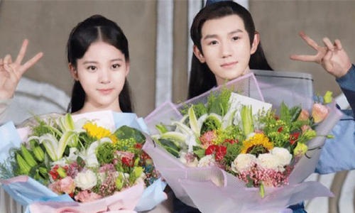 王源欧阳娜娜同框与伯克利校长合影(王源是伯克利校草吗)