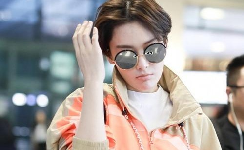 张馨予微博晒短发造型或网友称赞(张馨予短发发型图片 新闻)