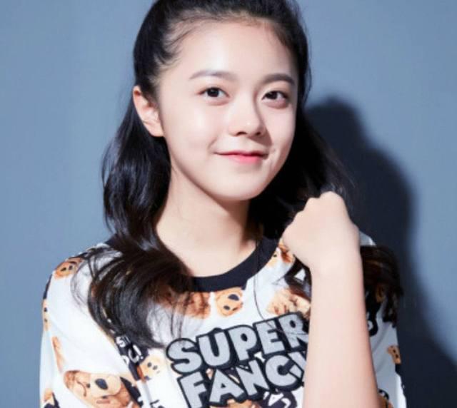 赵今麦的男朋友叫王俊？赵今麦在哪个初中她(赵今麦的爸妈)