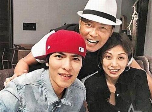 萧敬腾经纪人恋情公开相差多少岁(萧敬腾比经纪人小几岁)