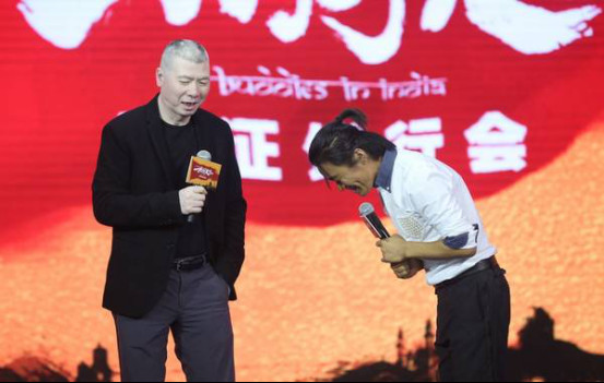 王宝强帮冯小刚打架替他挡刀？王宝强和冯小(王宝强跟冯小刚什么关系)