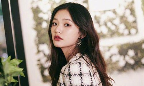 林允身材CK代言图引网友热议(林允代言的CALVINKLEIN服装)