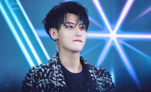 黄子韬恋情疑似曝光亲密聚餐(黄子韬官宣恋情)