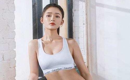 林允身材CK代言图引网友热议(林允代言的CALVINKLEIN服装)