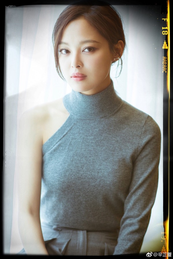 辛芷蕾是不是兔唇?辛芷蕾的嘴唇好奇怪图片 辛芷蕾是不是兔唇?辛芷蕾的嘴唇好奇怪图片