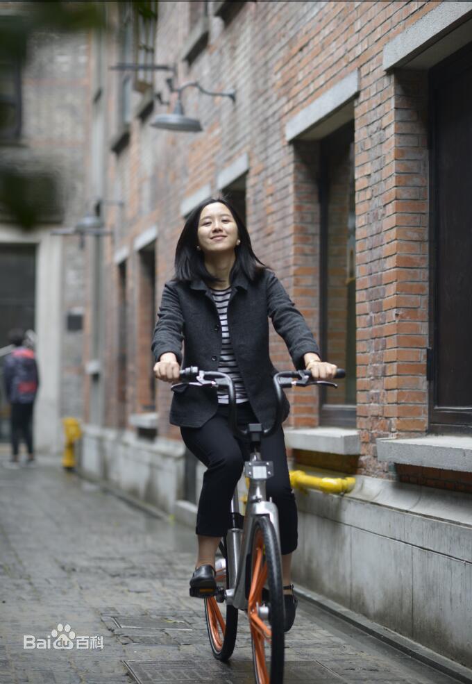 胡玮炜父亲是谁很有钱吗?胡玮炜老公张奇照(胡玮炜结婚了吗)