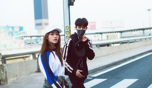 宋威龙林允街头拥吻在一起多久了(林允宋威龙彼岸花吻)