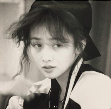 工藤静香的脸怎么了？工藤静香年轻时候的美(工藤静香年轻的样子)