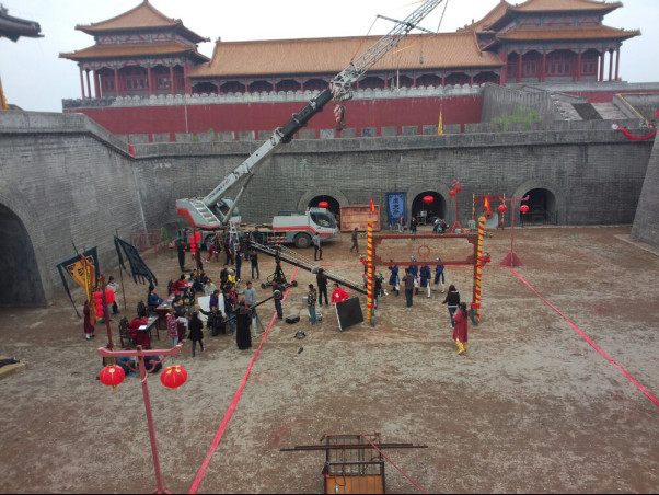 跑龙套是去横店还是北京？跑龙套一天多少钱(去横店跑龙套挣钱吗)