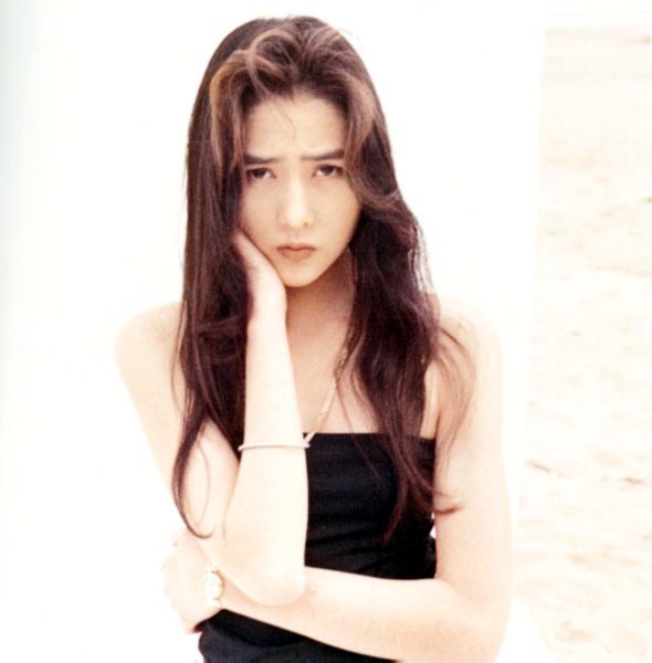 工藤静香的脸怎么了？工藤静香年轻时候的美(工藤静香年轻的样子)