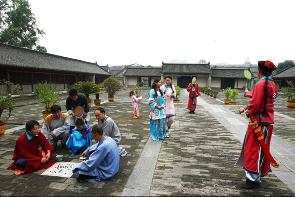 跑龙套是去横店还是北京？跑龙套一天多少钱(去横店跑龙套挣钱吗)