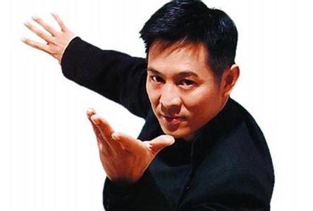 李连杰打得过李小龙吗？李连杰把甄子丹打哭(李连杰被问能否打得过李小龙)