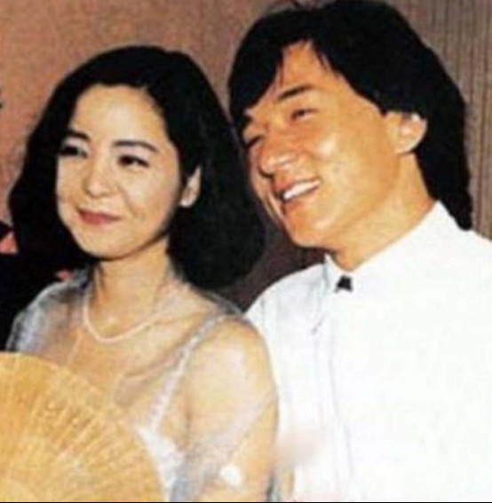 成龙和邓丽君私生女真的假的?邓丽君死后火(成龙害死邓丽君) 成龙和邓丽君私生女真的假的?邓丽君死后火(成龙害死邓丽君)