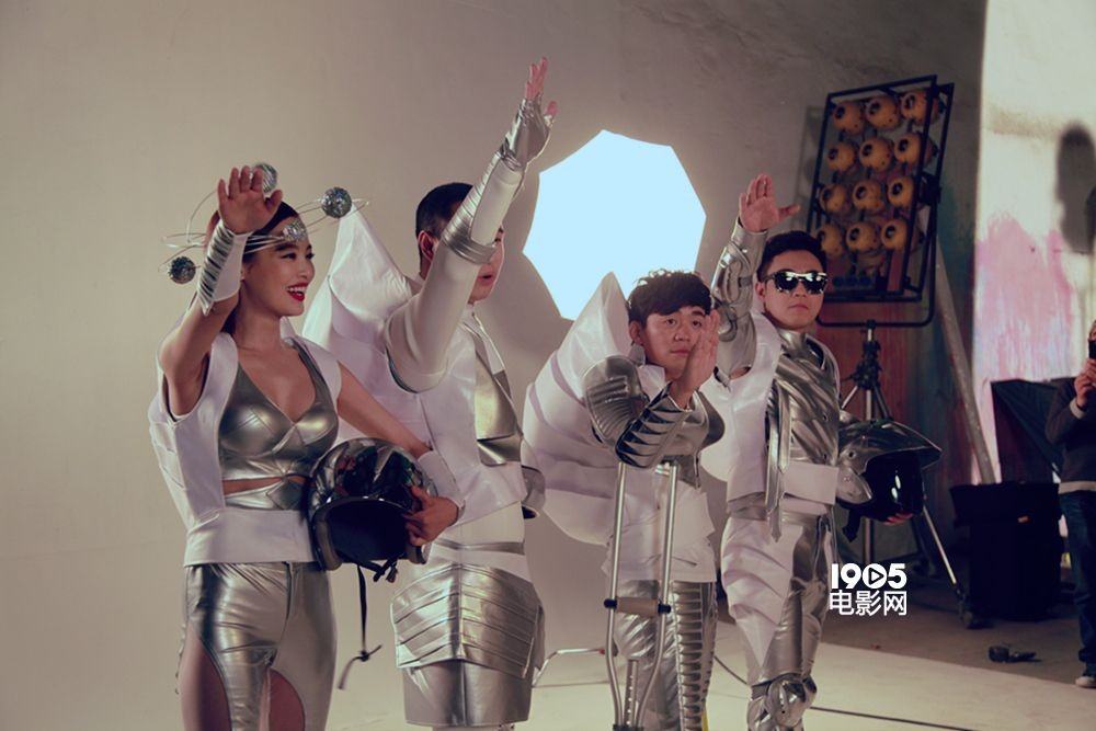 辛芷蕾不可思异紧身裤照片(辛芷蕾阔腿裤)