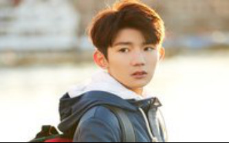 王源长残易烊千玺逆袭图片(王源王俊凯易烊千玺从小到大的照片)