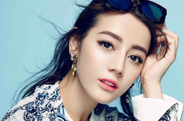 泪痣的正确位置图片(泪痣的正确位置图片女生)