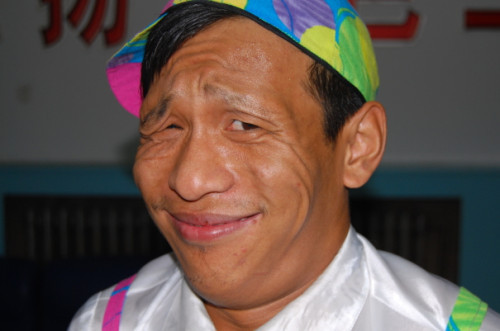 宋小宝喝啤酒不给钱的小品视频(宋小宝喝啤酒的小品叫什么名字)