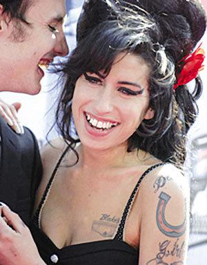 艾米怀恩豪斯烂脸的图片 艾米怀恩豪斯烂脸的图片