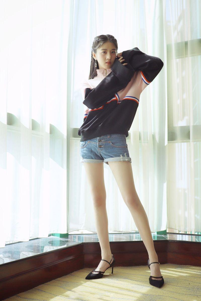 李凯馨素颜好丑照片(李凯馨整容前后照片)