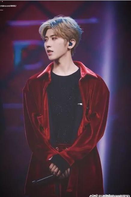 蔡徐坤出道前的照片曝光(蔡徐坤为出道前照片)