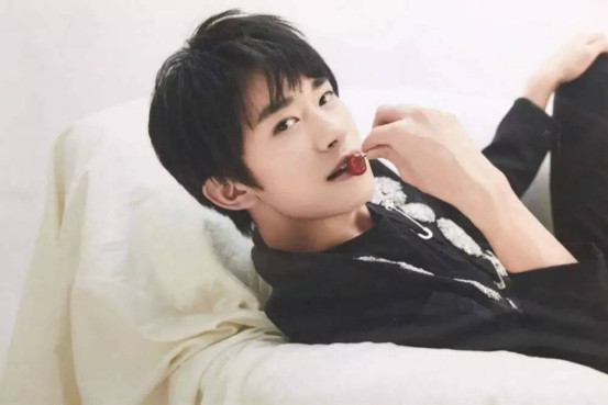 王源长残易烊千玺逆袭图片(王源王俊凯易烊千玺从小到大的照片)