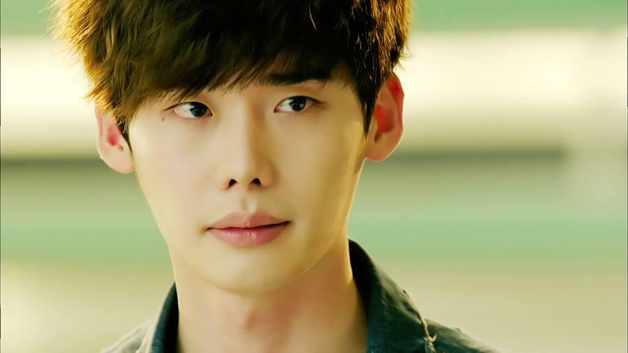 泪痣的正确位置图片(泪痣的正确位置图片女生)