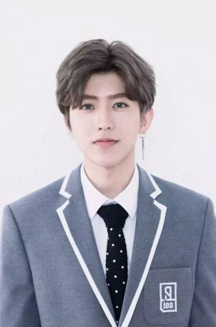 蔡徐坤出道前的照片曝光(蔡徐坤为出道前照片)