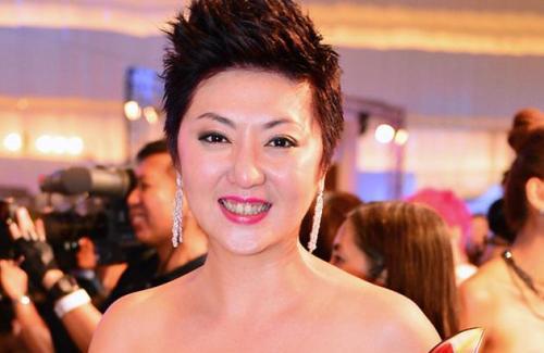 李凯馨素颜好丑照片(李凯馨整容前后照片)