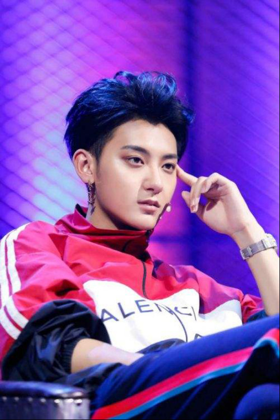 黄子韬的腿伤腰伤怎么弄的？黄子韬为什么叫