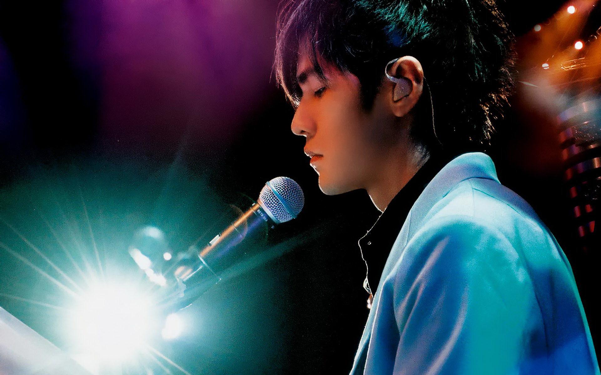 周杰伦王力宏谁是一哥？周杰伦和王力宏俩人(周杰伦和王力宏关系怎么样)