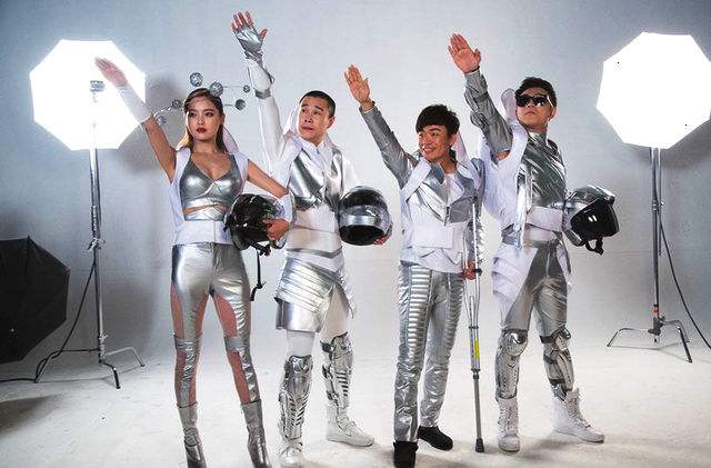 辛芷蕾不可思异紧身裤照片(辛芷蕾阔腿裤)