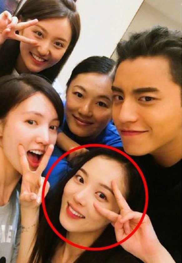 姜汉娜乳房下有刀口说明隆过胸 姜汉娜乳房下有刀口说明隆过胸