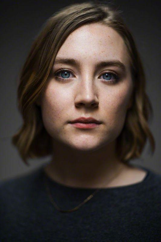 西尔莎罗南现在和颜值巅峰时期照片对比