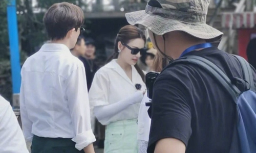 张雨绮95后男友李柄熹牵手逛街(张雨绮男友李柄熹个人简历)